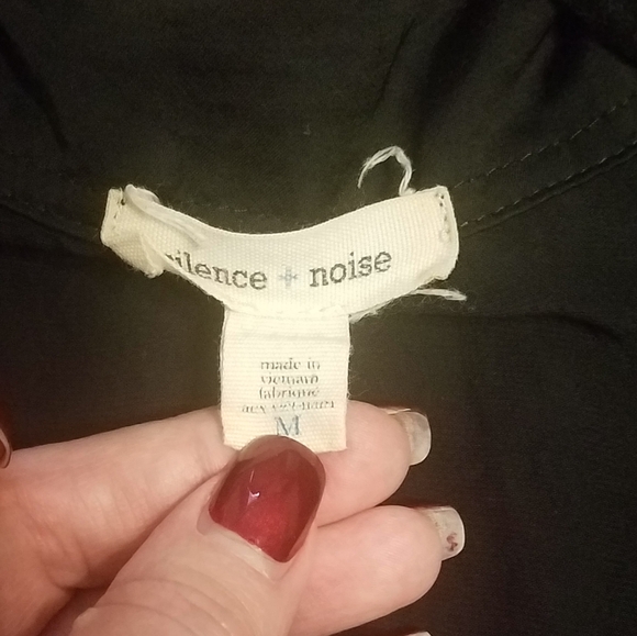 Silence +Noise Black Top Size Medium - Picture 3 of 4